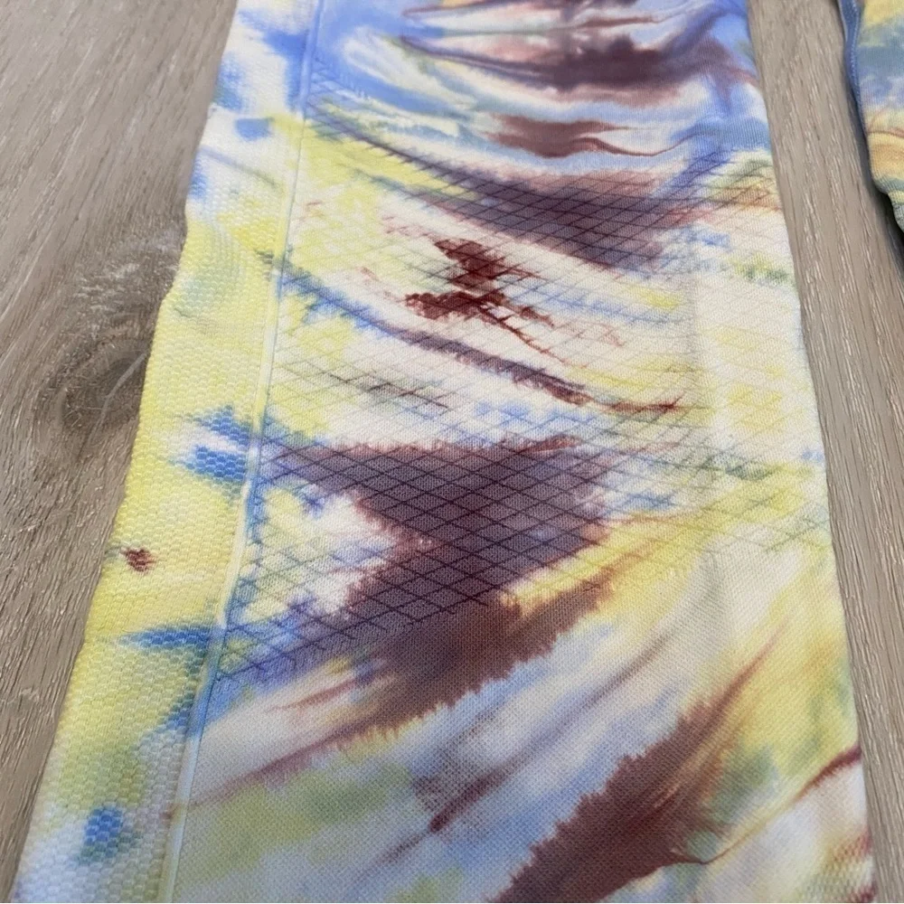 Tory Sport Tie Dye Seamless Chevron Cropped Leggings, Blue/Yellow/Burgundy, XS